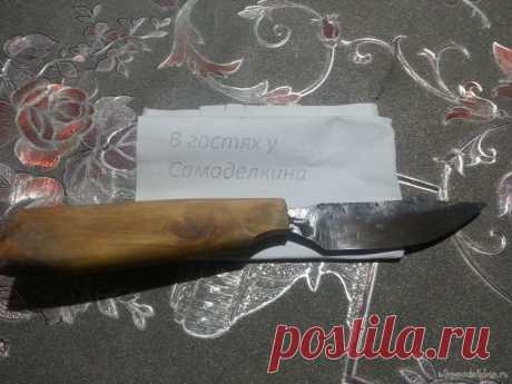 Нож из обоймы подшипника, номер 2 Всем здравствуйте, в сегодняшней статье я хочу показать свой второй вариант ножа из небольшого подшипника. Сталь заготовки ШХ15. Такая сталь очень распространена, и по-этому любой новичок, как я может из нее ковать нож. У меня в кузне лежит десяток ножей из разных подшипников ведь сталь ШХ15 не