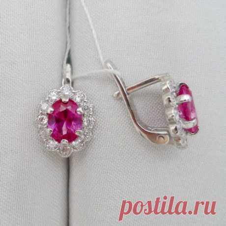 Серебряные серьги с Корундом