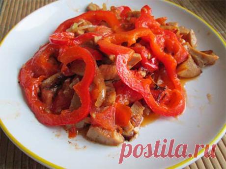 Кальмар с овощами https://readytocook.ru/retseptyi-na-skoruyu-ruku/goryachie-blyuda/kalmaryi-s-ovoschami-144