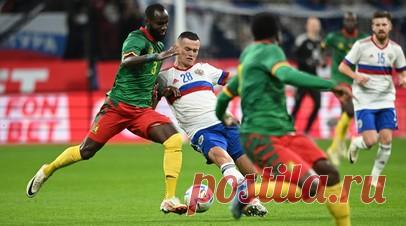 Чалов забил дебютный мяч за Россию и открыл счёт в матче с Камеруном. Сборная России по футболу открыла счёт в товарищеском матче в Москве с командой Камеруна. Читать далее