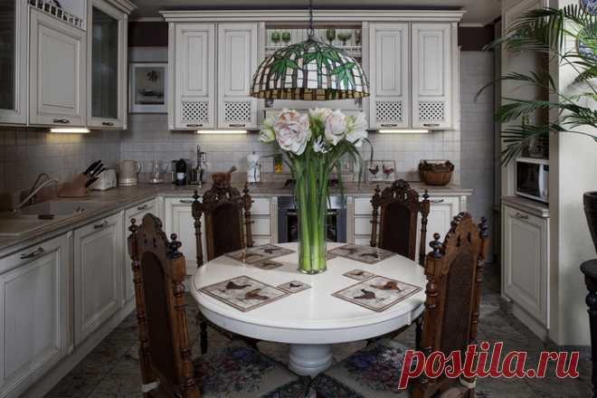 Неповторимая квартира с эркером у Александровского парка