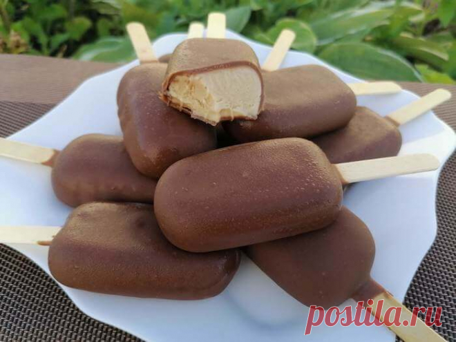 10 порций МОРОЖЕНОГО из стакана молока! Крем-брюле в шоколаде Рецепт просто супер! Во-первых, всего стакан молока и у меня получилась гора мороженого! Второе и самое главное, крем-брюле самое любимое мороженое моей семьи и получается очень вкусным!