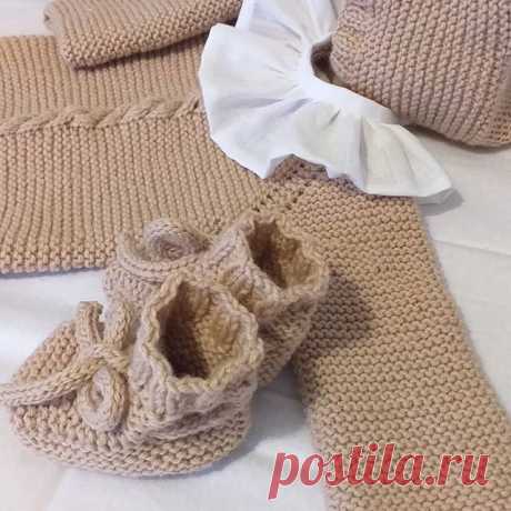 Pelele Martín en color Zahara 
para 1 a 3 meses. 
Resumen detallado sin filtros, tal como lo veis lo recibiréis. 
Pedidos y preguntas por aquí o a WhatsApp que tenéis en la bio.
Besitos 😘😘😘😘