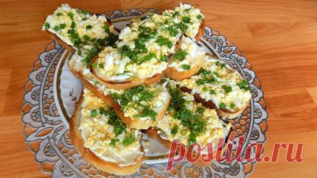 Праздничные остренькие бутерброды. Видео рецепт Представляю вам свой видео рецептом, который подойдет для тех, кто ищет невероятные блюда для своего праздничного стола! Мы покажем вам, как быстро и легко приготовить аппетитные бутерброды с отварными яйцами, дополненные пикантным вкусом чеснока. Эти простые, но оригинальные бутерброды...