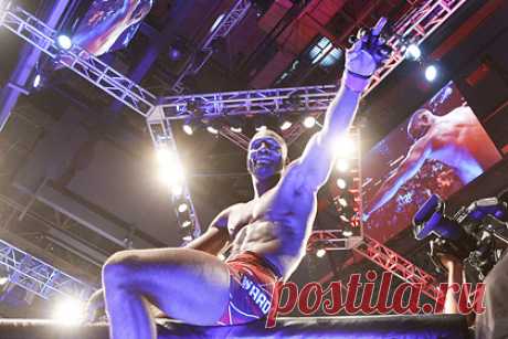 Чемпион UFC захотел дать реванш лишившемуся титула Усману. Чемпион Абсолютного бойцовского чемпионата (UFC) британец Леон Эдвардс захотел дать реванш лишившемуся титула американцу Камару Усману. «Я считаю, что Усман заслужил трилогии. С удовольствием согласился бы на этот бой в Великобритании. Было бы здорово устроить это на &quot;Уэмбли&quot; или арене &quot;O2&quot; в Лондоне», — поделился он.