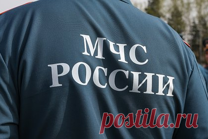 Возникший после взрыва мощный пожар на российском заводе сняли на видео