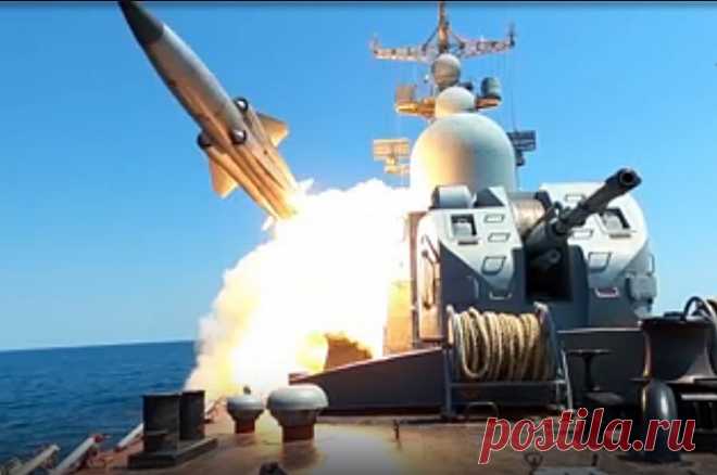 «Судно уничтожено». Корабль ВМСУ «Тернополь» показательно расстреляли?. В соответствии с планом боевой подготовки сил Черноморского флота экипаж ракетного катера «Ивановец» выполнил боевые стрельбы по судну-мишени.
