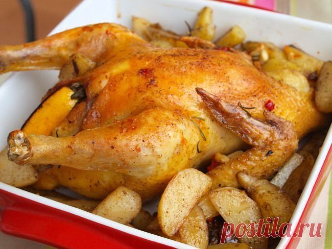 Цыпленок, фаршированный картофелем, лимоном и чесноком.