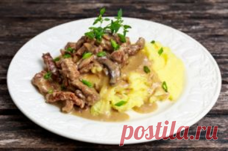 С битыми огурцами и сухариками. 4 вариации на тему мяса по-строгановски | Кухни мира | Кухня | Аргументы и Факты