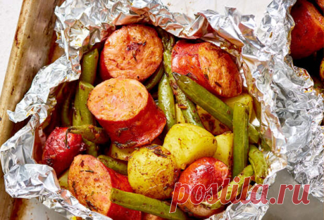 Ужины в фольге почти на всю неделю. Готовим мясо, курицу, рыбу и сосиски - Steak Lovers - медиаплатформа МирТесен Ужин в фольге можно назвать идеальным вариантом, поскольку весь процесс готовки происходит без нашего участия. Мы просто заворачиваем в фольгу ингредиенты и ставим в духовку - очень удобно как для будней, так и для того, чтобы в выходные было больше свободного времени.