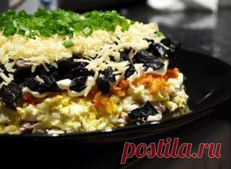 Салат слоеный с курицей и грибами — покорил мое сердце навсегда
Объедение!
Ингредиенты:
Куриное филе — 300 гЯйца — 4 шт.Грибы — 200 гСыр — 100 гМорковь — 1 шт.Лук — 1шт.Майонез — 100 гМасло растительное для жаркиЗеленый лук — 20 г
Приготовление:
Сушеные гри…