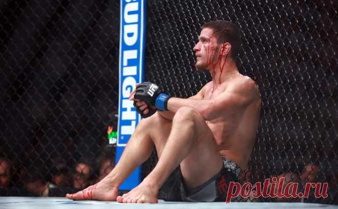 Россиянин поднялся на четыре позиции в рейтинге UFC после «скучного боя». Мовсар Евлоев, выступающий в полулегком весе, победил на турнире в Торонто британца Арнольда Аллена, выиграв восьмой подряд бой в UFC. Глава UFC назвал этот поединок самым скучным из тех, что он видел