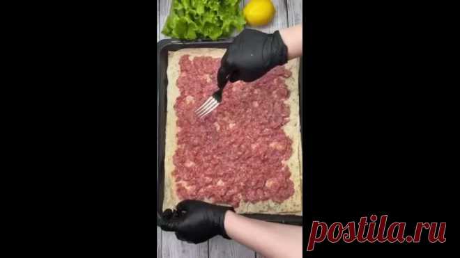 Очень вкусный БУХЛАВАШ

Ингредиенты:
 лист лаваша - 2 шт
 сыр - 300 гр
 фарш - 400 гр
 яйцо - 2 шт ( одно в фарш, одно для смазки)
 соль, перец - по вкусу
 кунжут - по желанию
Выпекать 30 минут при 180 градусах
Приятного аппетита 

Вкусно и точка - для Вас!