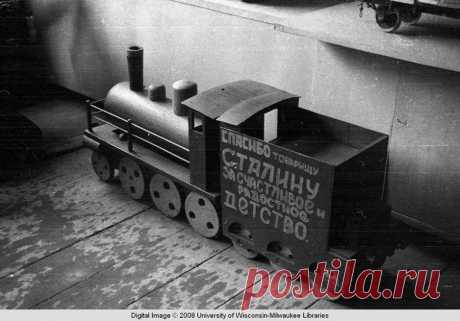 Стальные игрушки Москвы 1939 года / Назад в СССР / Back in USSR