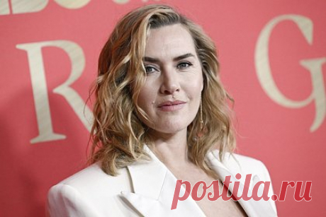 Кейт Уинслет рассказала о комичной съемке постельной сцены для сериала. Британская актриса Кейт Уинслет рассказала о комичной съемке постельной сцены для сериала «Режим». Звезда вспомнила, что двух человек выгнали со съемочной площадки из-за смеха во время сцены секса между героями. Актриса уточнила, что на улицу отправили оператора «Режима» Альвина Кюхлера и одну из гримерш.