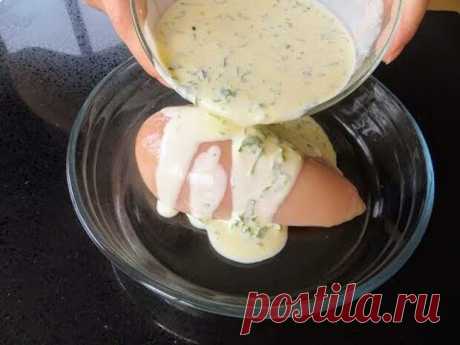 Самая сочная курица в заливном тесте / Быстрый рецепт без заморочек - БУДЕТ ВКУСНО! - медиаплатформа МирТесен Сегодня самый простой, очень ленивый рецепт! Сочная куриная грудка в заливном тесте, дома этот рецепт называем - пирог без муки! Вкусно, быстро и нам очень нравится! Смотрите и готовьте на здоровье! Сметану для рецепта возьму 10%, а вместо крупных помидоров, берем горсть черри для украшения....