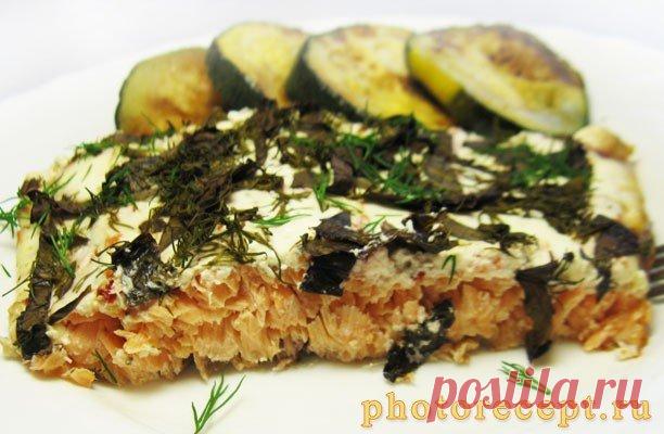 Рыба, запеченная в духовке под сметаной.