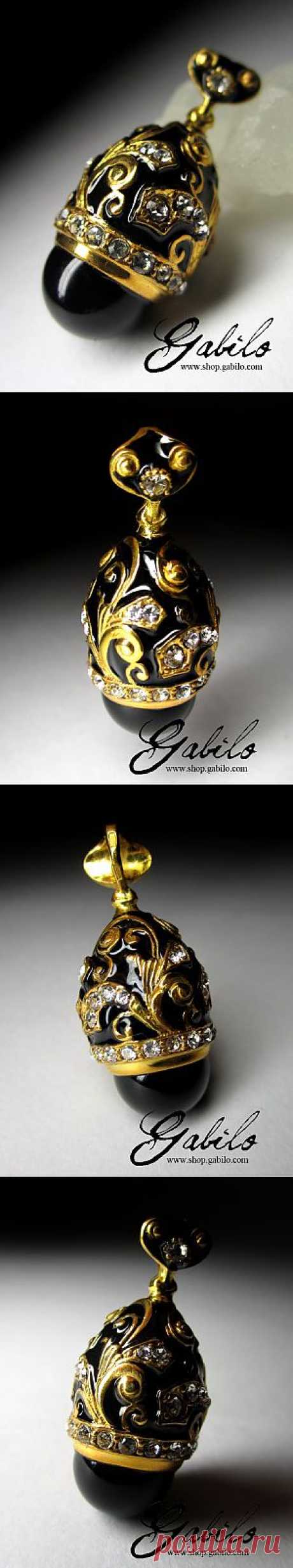 Подвеска с черным ониксом позолотой и эмалью