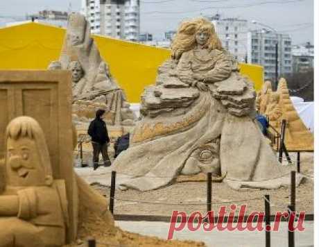 На территории усадьбы «Коломенское» открылась выставка скульптур из песка под названием «Шедевры мировой литературы», посвященная проводимому «Году Литературы в России 2015».