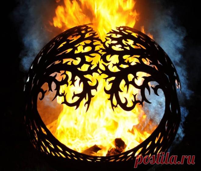 Дизайнерские огненные шары в саду ~ Planetalsad