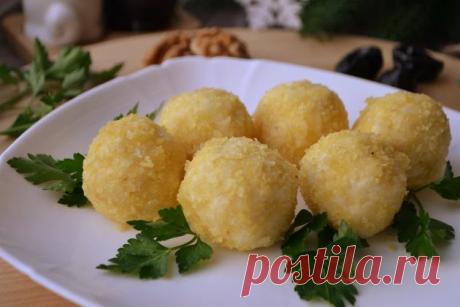 ВСЕ ПРОСТО Всем здравствуйте! Спасибо, что нашли время заглянуть на мой канал!

Сегодня в моей статье яркая и оригинальничая закуска для Вашего праздничного стола. Предлагаю приготовить сырные шарики, для приготовления которых не понадобится фритюра и сковороды.

Продукты:

Чернослив - 70 грамм

Грецки