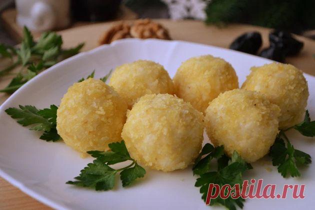 ВСЕ ПРОСТО Всем здравствуйте! Спасибо, что нашли время заглянуть на мой канал!

Сегодня в моей статье яркая и оригинальничая закуска для Вашего праздничного стола. Предлагаю приготовить сырные шарики, для приготовления которых не понадобится фритюра и сковороды.

Продукты:

Чернослив - 70 грамм

Грецки