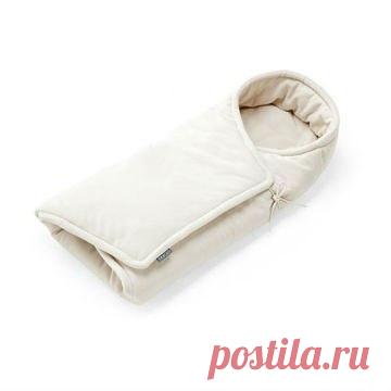 Спальный мешок для ребенка является вариантом конверта и позволяет выйти с ребенком на прогулку, обеспечивая ему максимальный комфорт. В статье дана выкройка самого простого спального мешка, но Вы можете добавить к нему более теплую подкладку (изначально увеличив при необходимости размеры самого спального мешка в среднем на 1-2 см) или декорировать красивыми деталями.

...
