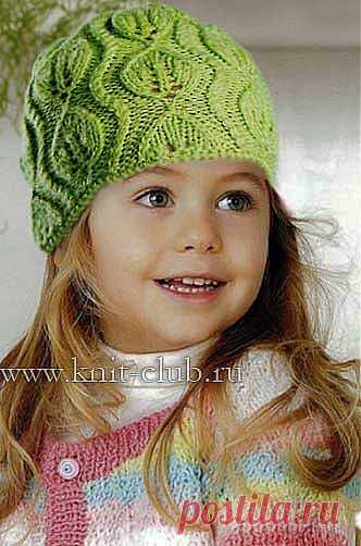 Зеленая вязаная шапочка для девочки