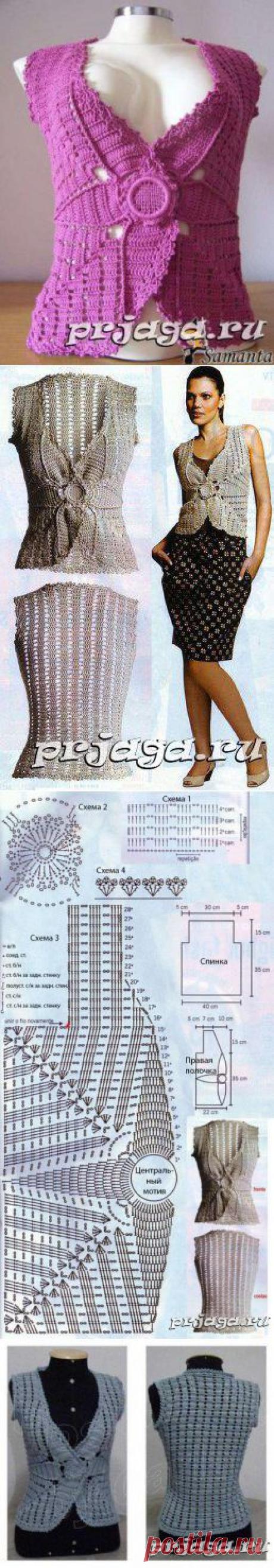 Вязаная жилетка крючком с цветком