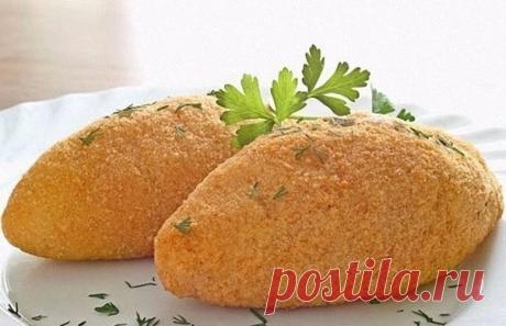 КОТЛЕТЫ ПО-КИЕВСКИ 

Ингредиенты

- 4 шт. филе куриное 
- 2 шт. яйца куриные 
- 100 г масло сливочное 
- 400 г масло подсолнечное 
- сухари панировочные 
- пучок зелень 
- по вкусу соль 
- по вкусу перец черный 

Приготовление: 

Измельчить петрушку.
В миске смешать сливочное масло с петрушкой.
Завернуть сливочное масло в пищевую пленку и убрать в морозилку на 20-30 минут.
Куриное филе раскрыть острым ножом, чтобы получился прямоугольник и слегка отбить.
На край филе вылож...