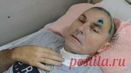 «Был в сознании, но не мог подняться»: попавшего под обстрел ВСУ Сергея Токарева из Донецка спасли пожарные. 6 июля 2023 года украинские войска обстреляли ДНР из РСЗО и артиллерии более 50 раз. Двое мирных жителей погибли, ещё десять, в том числе четырёхлетний ребёнок, получили ранения. Повреждено оказалось 36 жилых домов и семь объектов гражданской инфраструктуры. Один из пострадавших, 61-летний житель Донецка Сергей Токарев, рассказал RT, как едва не лишился жизни из-за ракеты ВСУ. Читать…