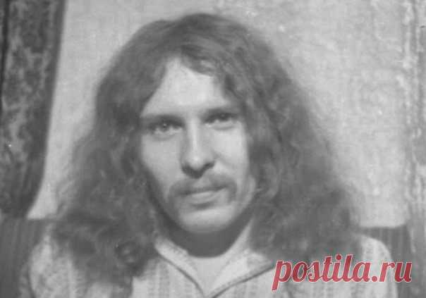 «Сам себе остановил сердце»: тайна смерти главного советского йога Владимира Шуктомова Когда следователи КГБ уверились в том, что задержанный ими йог и мистик Владимир Шуктомов – душевнобольной человек, его перенаправили в психиатрическую больницу. Через несколько месяцев тот был обнаружен в карельских лесах мертвым, причем потрясло следователей состояние трупа – отсутствие характерного запаха и окоченения, а также следов укусов животных.