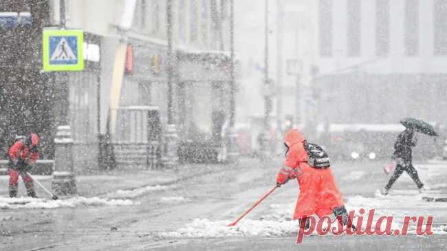 Москвичей призвали быть внимательными на улице из-за гололедицы