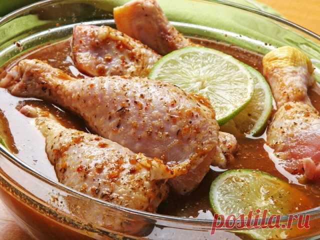 5 вкусных маринадов для курицы 

1) Курица в медово-горчичном соусе

1. Курицу (или индейку) отбить, посолить, поперчить.
2. Смешать 3 ст. л. меда и 4 ст. ложки дижонской горчицы (в зернах).
3. Курицу хорошенько обмазать этим маринадом и оставить на 40 минут при комнатной температуре.
4. После мясо можно обжарить на сковороде или гриле. Горчичные семена лучше снять, иначе они подгорят и могут горчить.

2) Курица с апельсиновым соусом

1. В миске смешать 1 ст. л. растительн...