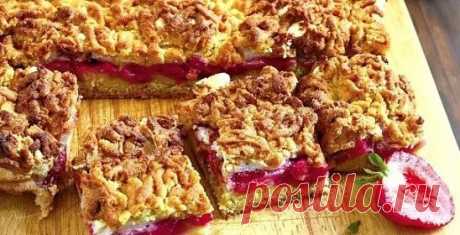 Если вы хотите испечь пирог, но не знаете какой - делайте этот. Очень вкусный тертый пирог-печенье
Тертый пирог с клубничным наполнителем понравится не только вам, но и вашим гостям.
Песочное тесто и ароматный клубничный джем - одно из лучших сочетаний!
Ингредиенты:
Яйцо – 2 шт;
Мука – 500 гр;
Сливочное масло – 200 гр;
Сахар – 250 гр;
Разрыхлитель – 1 чайная ложка;
Клубничный джем – 200 гр;
Ванилин – половина чайной ложки.
Процесс приготовления:
1. Делаем песочное тесто для пирога: р
