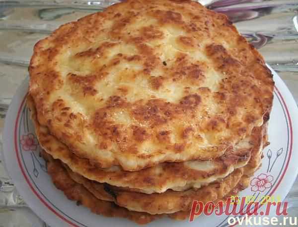 Сырные лепешки с курицей - Простые рецепты Овкусе.ру