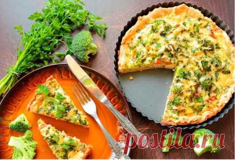 Шарлотка с капустой: всего 65 ккал! 🔸Итого на 100 грамм - 65 ккал:🔸 Белки- 4 🔸Жиры - 2🔸Углеводы - 8🔸 Ингредиенты: • 3 яйца • капуста 1 кг • 1 ч. л. разрыхлителя • мука цельнозерновая (либо овсяная) 5 ст. л. • щепотка соли, стевия • зелень по вкусу Приготовление: Капусту порезать и потомить на сковороде, слегка посолить и добавить стевию. Взбить 3 яйца, щепотку соли, 1 ч. л. разрыхлителя и муку, чтобы получилось тесто консистенции густой сметаны. Добавить зелень. Выложить капусту в форму,…