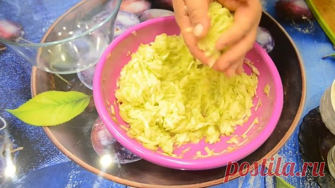 Как приготовить вкусные оладьи из кабачков! Очень быстро и просто.