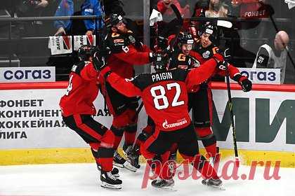 «Авангард» в четвертый раз победил «Металлург» и вышел в полуфинал плей-офф КХЛ. Омский «Авангард» победил магнитогорский «Металлург» в четвертом матче четвертьфинальной серии плей-офф КХЛ. Встреча прошла в Магнитогорске и завершилась со счетом 4:1. У гостей отличились Сергей Толчинский, Алекс Броадхерст и Рид Буше, оформивший дубль. Единственную шайбу хозяев забросил Григорий Дронов.