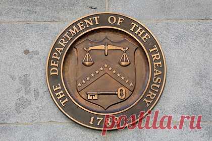 США отказались считать высылкой отъезд 54 российских дипломатов. Отъезд 54 российских дипломатов, запланированный на 2022 год, нельзя рассматривать как их высылку или карательную меру. Такое мнение выразила представитль Госдепартамента США Джалина Портер. По ее словам, США якобы предъявляют российским дипломатам такие же требования, которые Россия предъявила сотрудникам Госдепа.