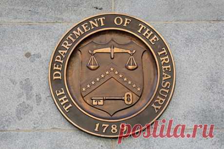 США отказались считать высылкой отъезд 54 российских дипломатов. Отъезд 54 российских дипломатов, запланированный на 2022 год, нельзя рассматривать как их высылку или карательную меру. Такое мнение выразила представитль Госдепартамента США Джалина Портер. По ее словам, США якобы предъявляют российским дипломатам такие же требования, которые Россия предъявила сотрудникам Госдепа.