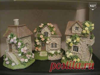 Чудесные сказочные домики своими руками Такой очаровательный домик можно сделать из ржаной обдирной муки. Рецепт теста классический: 300г муки, 300г соли «Экстра», 200мл холодной воды. Далее автор мастер-класса пишет: «Замешиваем тесто, помещаем в полиэтиленовый пакет и на ночь в холодильник...
