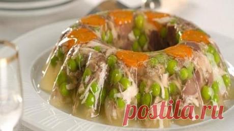 Для того чтобы приготовить прозрачный холодец, необходимо помнить несколько простых правил, придерживаясь которых можно будет без труда сотворить этот кулинарный