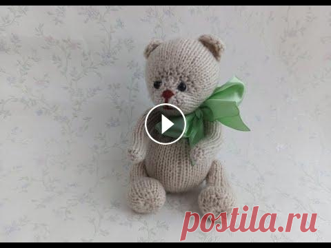 Игрушки спицами (МК для начинающих) Обзор спиц, пряжи. Вязание первого ряда В этом видео я знакомлю вас с пряжей и инструментами для вязание игрушек спицами....