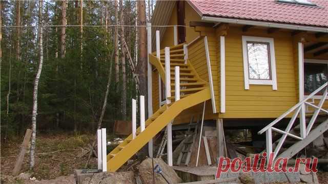 Деревянная уличная лестница на второй этаж с поворотом. « Столярный блог.