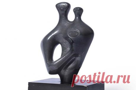 Старая статуэтка с камина фермера оказалась шедевром за пять миллионов рублей. Скульптура из свинца 50 лет стояла на камине в доме английского фермера. После смерти мужчины родственники решили провести оценку его имущества. Оценщик обратил внимание на скульптуру. Оказалось, что она была создана известным британским художником Генри Муром. Произведение выставили на аукцион за 5,4 миллиона рублей.