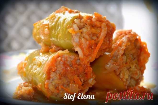 Фаршированный перчик — вкусно, как у мамы 


Самый правильный рецепт!









 
Ингредиенты:
Перец болгарский — 10 шт. среднего размераФарш — 300 гРис — 1 ст.Лук — 2 штМорковь — 2-3 шт.Зелень по желаниюТоматный сок — 2-3 стакана.Соль и перец…