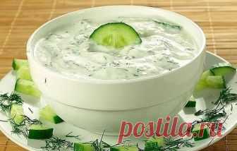 Вкуснейший ОГУРЕЧНЫЙ Соус!
Готовлю этот соус на Все ТОРЖЕСТВА, так как не все гости кушают майонез. Когда я в первый раз приготовила, даже и не думала, что он вызовет такой восторг гостей.Со стола его просто смели и потом попросили добавки.Изумительно ВКУСНЕЙШИЙ и ПРОСТОЙ в приготовлении Соус для Овощей, Мяса, Хлеба и всего того, с чем едят майонез. Особенно с ним вкусны салаты!
Приготовление:
1. Натереть один средний огурец на крупной терке и слегка отжать сок.
2. Добавит...
