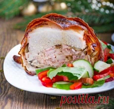 СВИНИНА "СУМКА ОХОТНИКА" 

Продукты:
Свинина (мякоть)- 1 кг.
Ветчина- 100 гр.
Куриная грудка- 1 шт.
Шампиньоны- 100 гр.
Лук- 1 шт.
Растительное масло- 1 ст.л.
Бекон- 100 гр.
Соль, перец
Приготовление:
1. Мясо вымойте и обсуши…