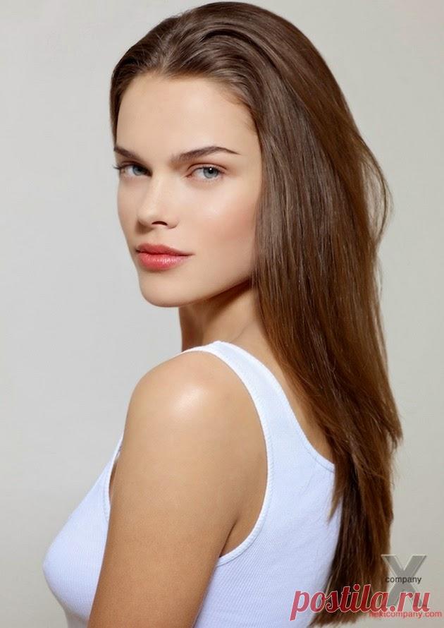 Соблазнительная словацкая фотомодель Виктория Халенарова